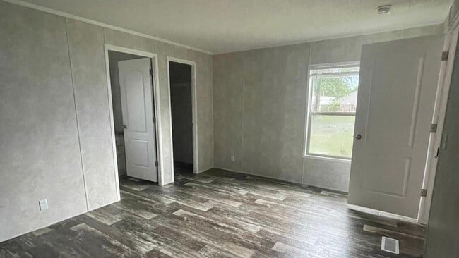 Building Photo - 1019 W Main St