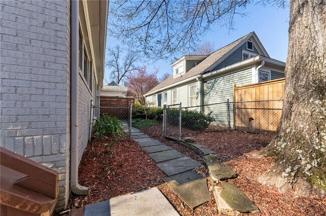 Building Photo - 212 Geneva St