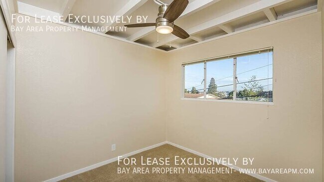 Building Photo - 286 Elm St