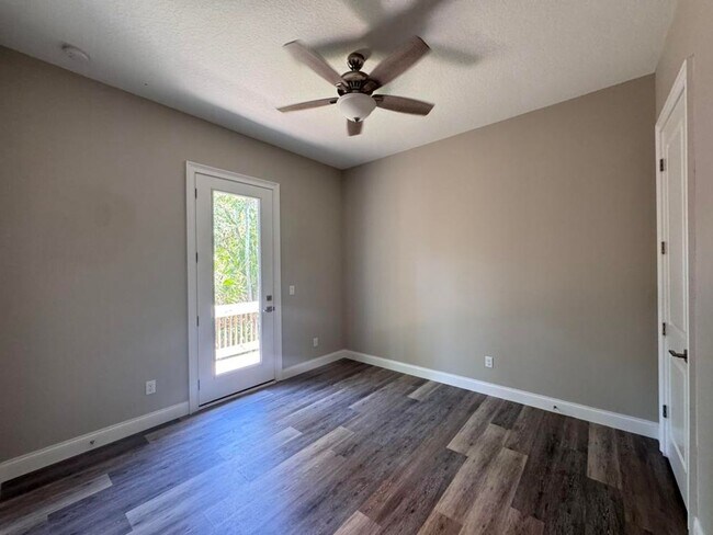 Building Photo - 4 Bedroom in Tomoka View