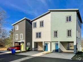 Building Photo - Beautiful, Newer-Construction Compact Cott...