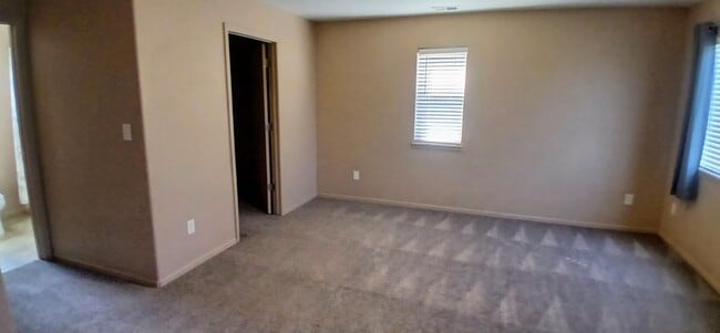 Building Photo - 672 Theresea Ct