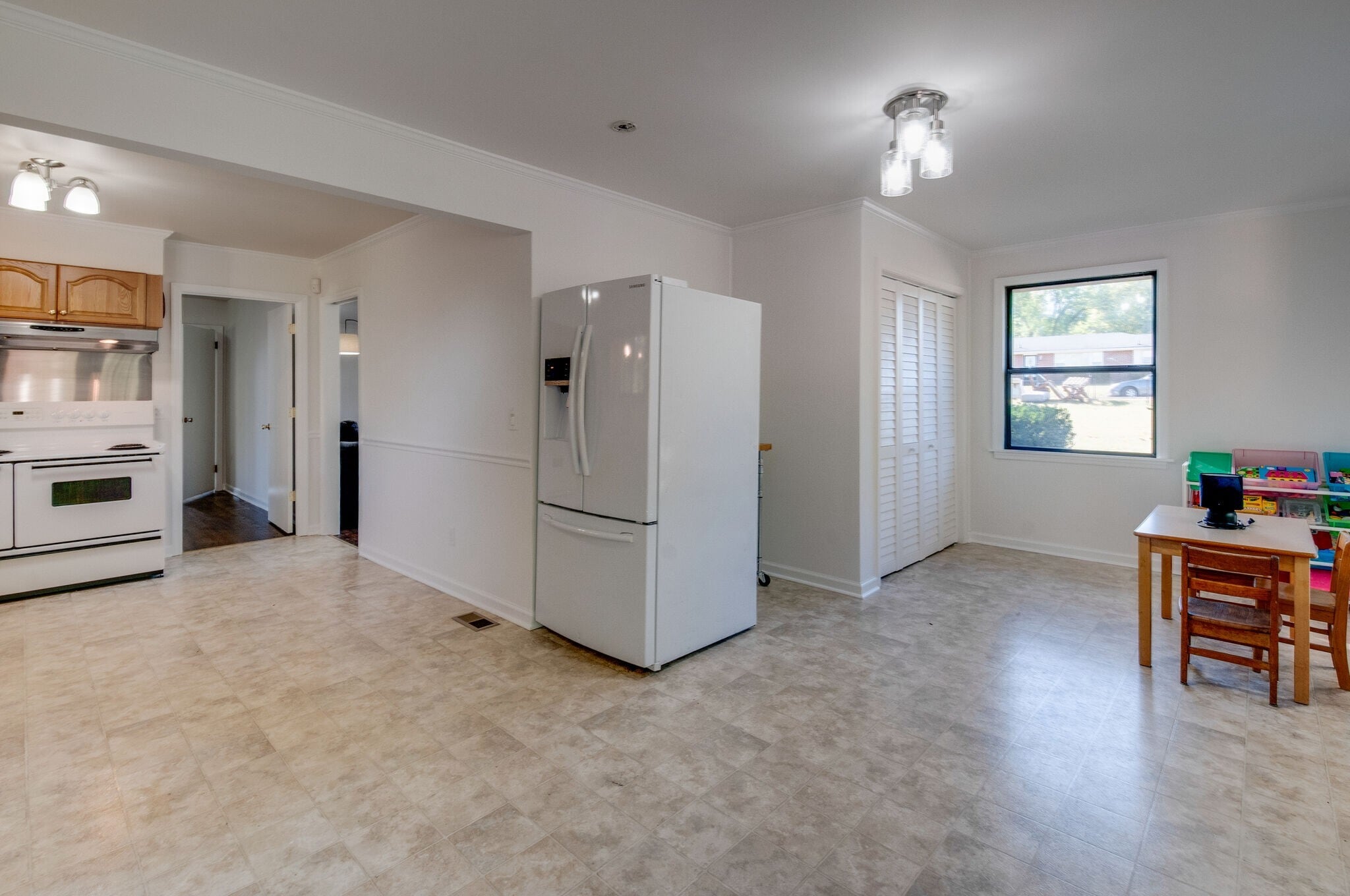 Kitchen, Den, Laundry- upstairs - 930 Havenhill Dr