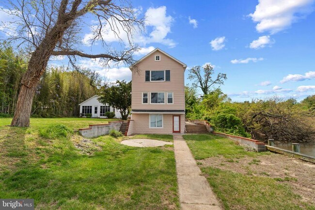 Building Photo - 1072 River Bay Rd