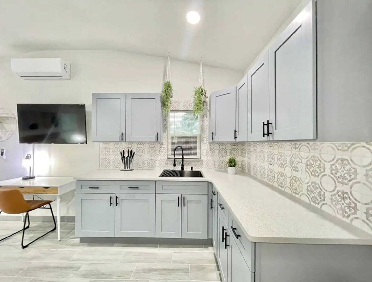 Building Photo - 1221 Corbett Ln