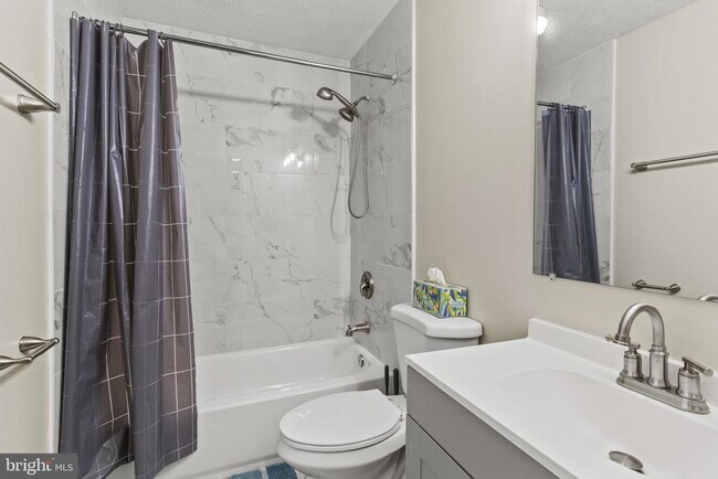 Building Photo - 6018 River Birch Ct