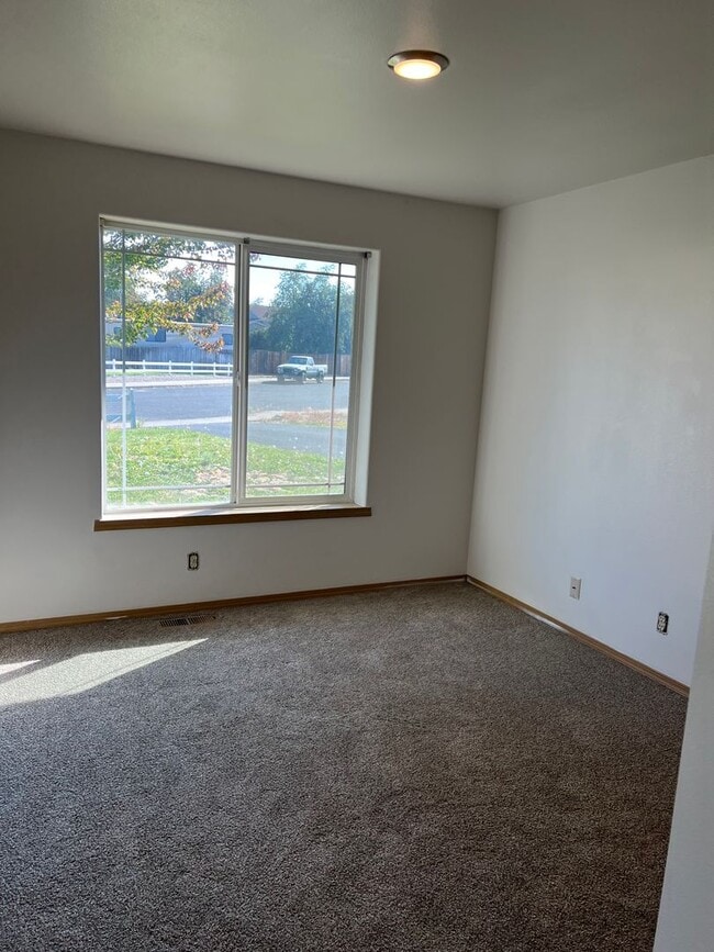 Building Photo - Nice Duplex in SW Redmond