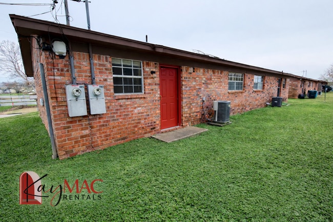 Building Photo - 1115 6th St