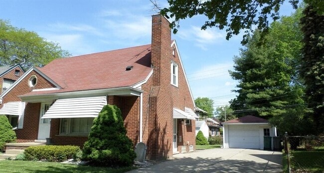 Building Photo - 24940 Cherry Hill St