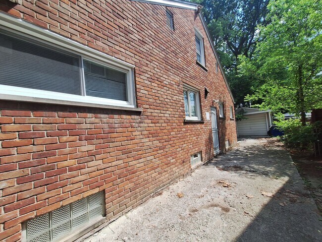 Building Photo - 14510 Greenview Rd