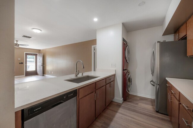 Building Photo - 13608 S Village #6204