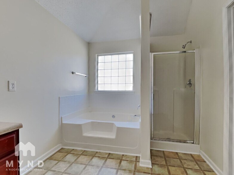 Building Photo - 6099 Trotters Cir