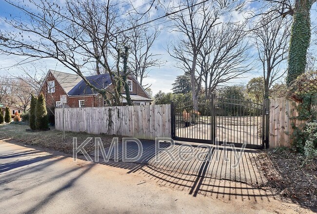 Building Photo - 1400 Matheson Ave