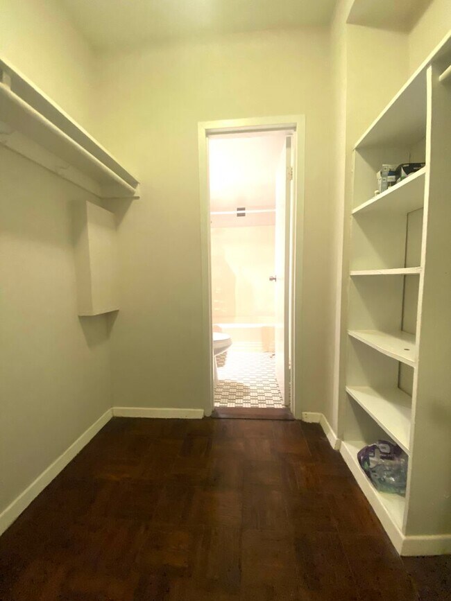 Building Photo - An efficiency apartment located on the 7th...