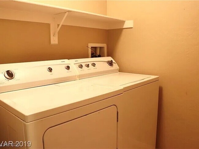 Building Photo - 8928 W Marmo Ave