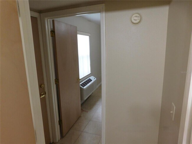 Building Photo - 627 Orchid Dr