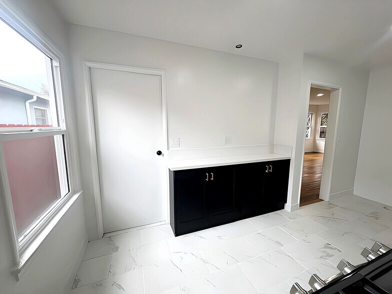 Building Photo - 2416 Boone Ave