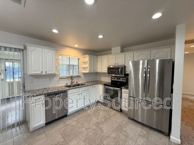 Building Photo - 426 J St