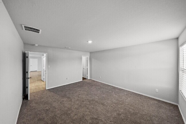 Building Photo - Welcome to Your New Home! Enjoy Free Rent!...