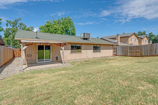 Building Photo - Charming Single-Story 3 Bed Home Two Car Garage & Spacious Yard!