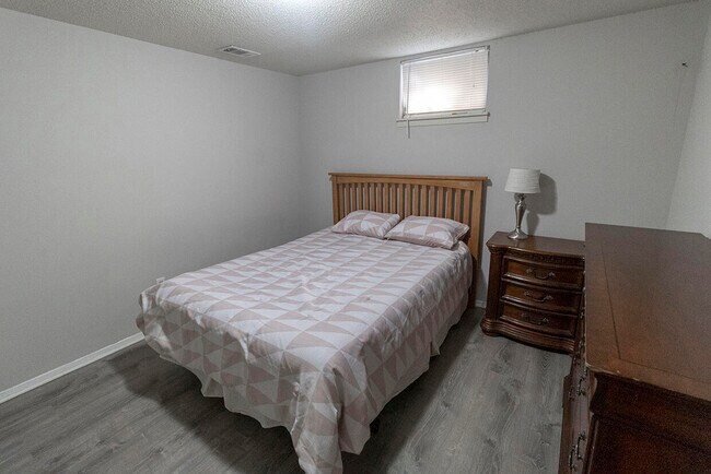 Building Photo - 204 Wheaton Ct