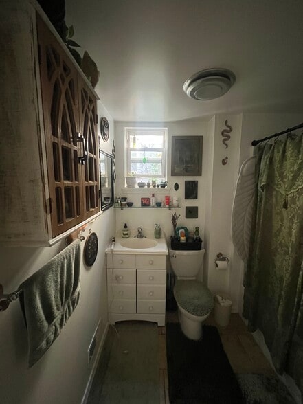 Building Photo - 707 Bunnecke Ave