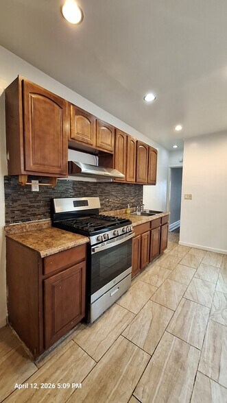 Building Photo - 925 1/2 Liberty St