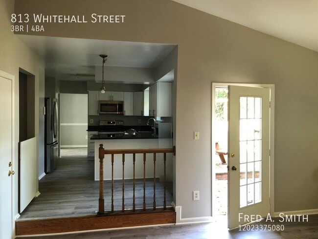 Building Photo - 813 Whitehall St