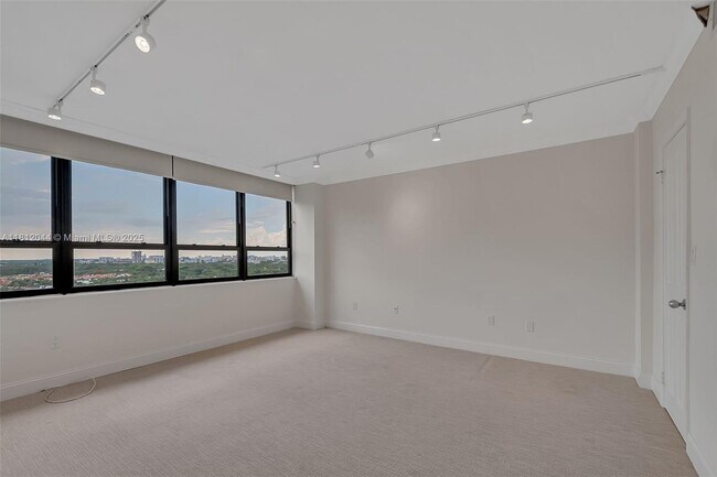 Building Photo - 3 Grove Isle Dr