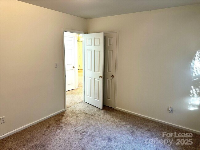 Building Photo - 5589 Wrenn Dr