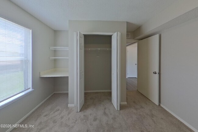 Building Photo - 606 Radnor Ln