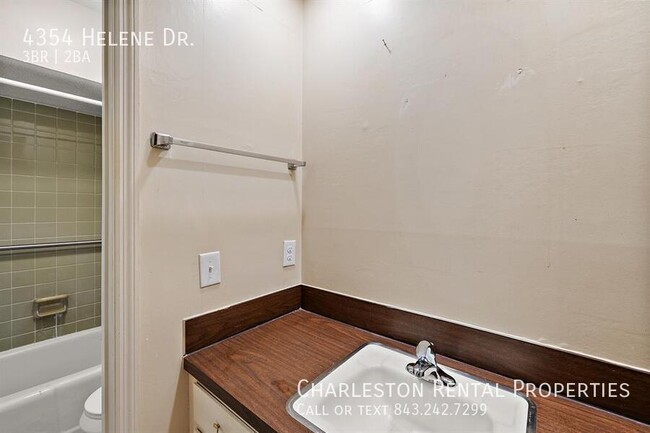 Building Photo - 4354 Helene Dr