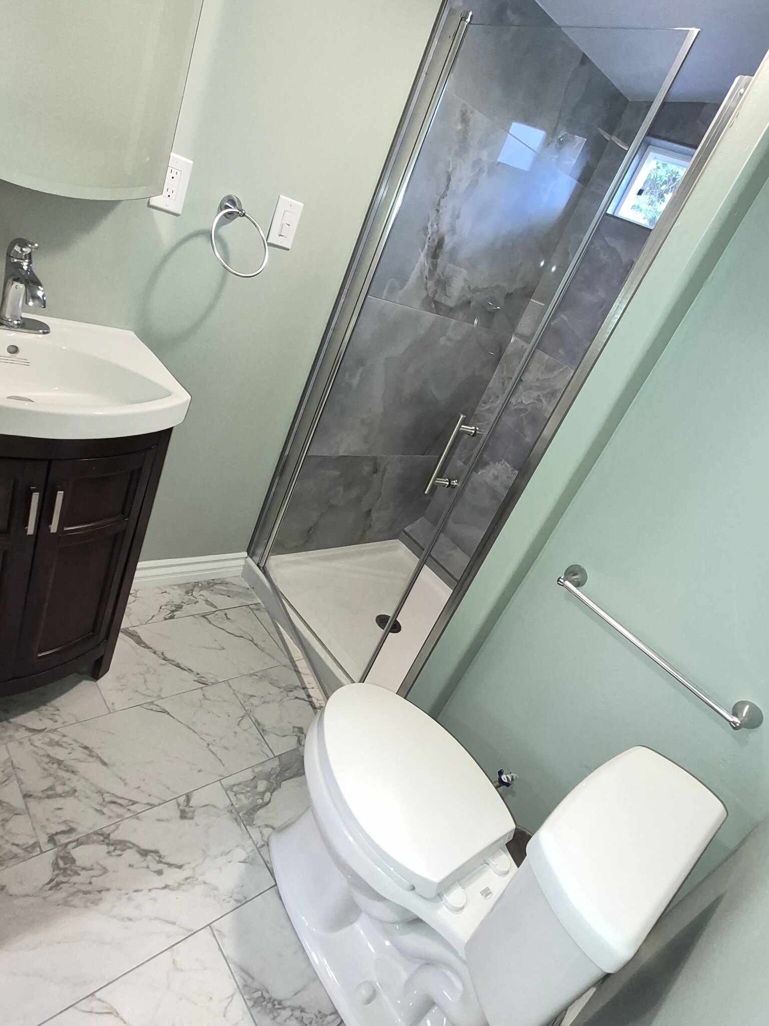 Building Photo - 2141 Torrey Pines Rd