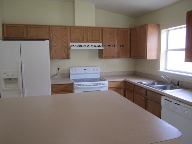 Building Photo - 7493 International Village Dr