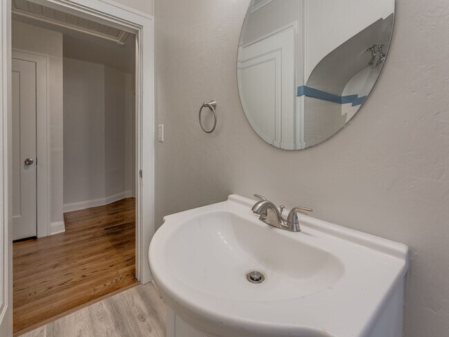 Building Photo - 3 Bedroom 2 Bath home in Shawnee!