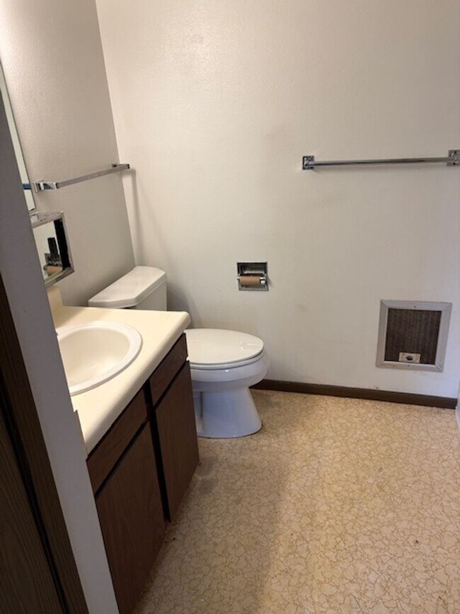 Building Photo - 209 Estelle St