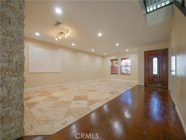 Building Photo - 3476 Hawthorne Dr