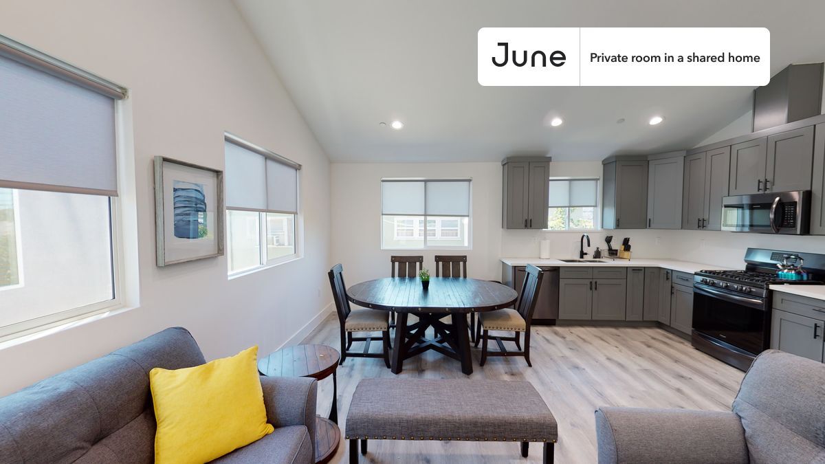 Building Photo - Private bedroom in 4 bed/3 bath Home