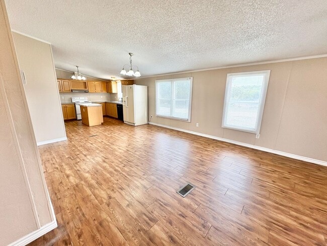 Building Photo - **APPLICATION RECEIVED**  *AVAILABLE NOW* An absolute must see!  5 bedrooms, 3 baths in Burnet, TX.