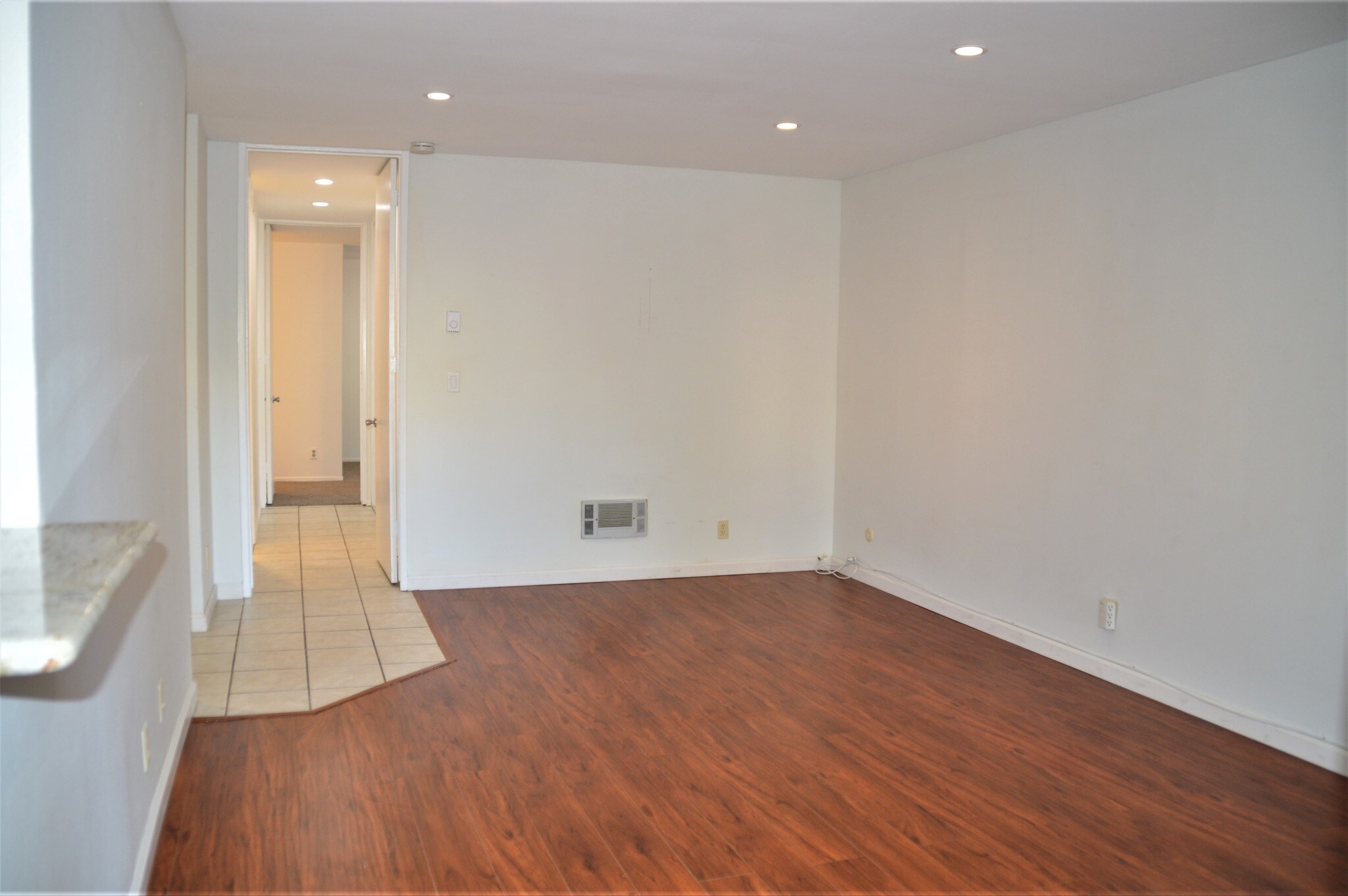 Building Photo - 6050 Canterbury Dr