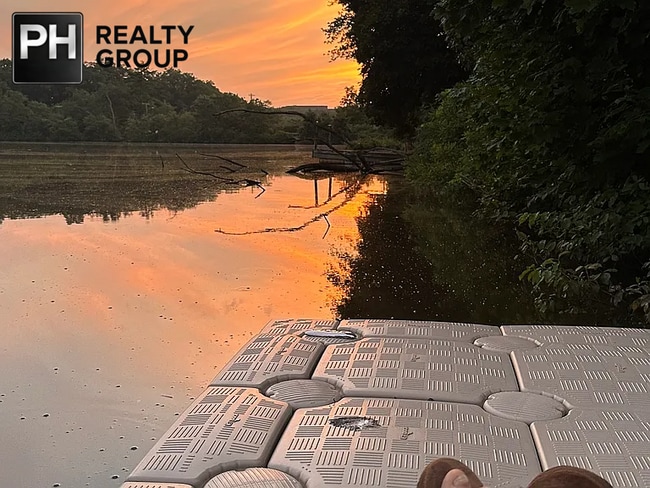 Building Photo - 157 Riverview Ave