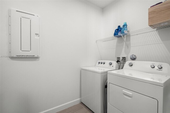 Building Photo - 13461 SW Bally Dr