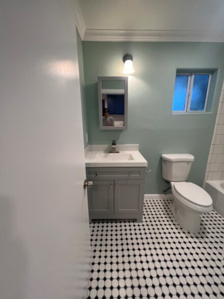 Building Photo - 1072 Laguna Ave