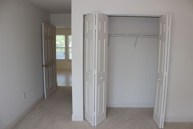 Building Photo - 1913 Tabor Village Dr