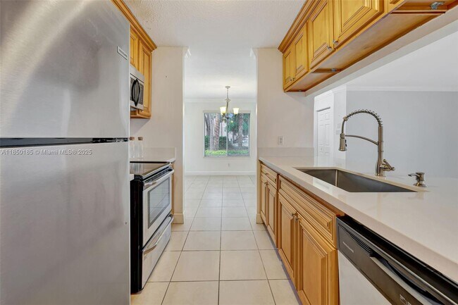 Building Photo - 10630 SW 157th Ct