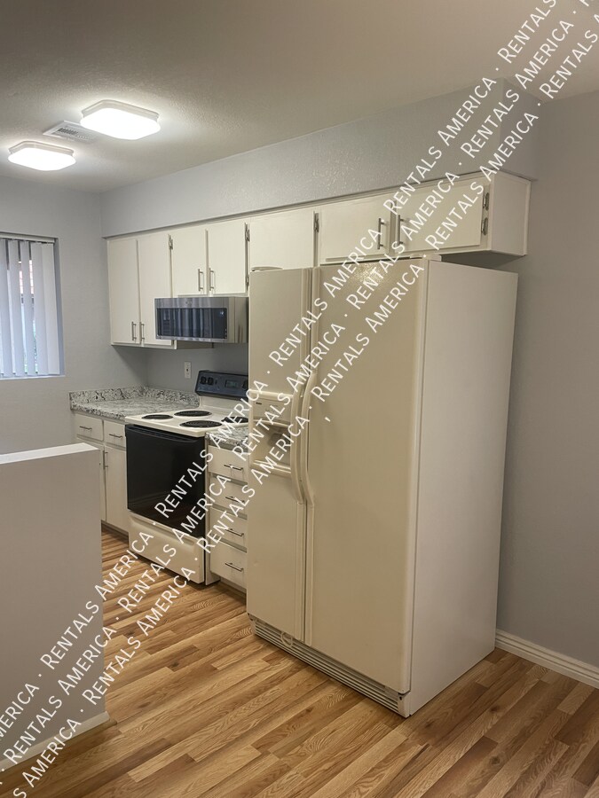 Building Photo - 195 N Cottonwood St