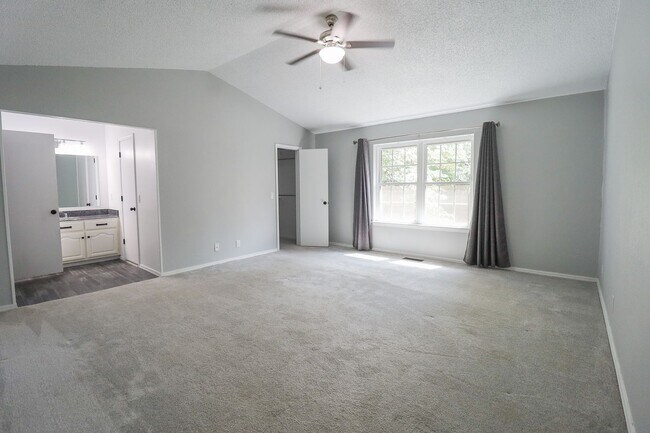 Building Photo - 3 Bed | 2 Bath | South Tulsa