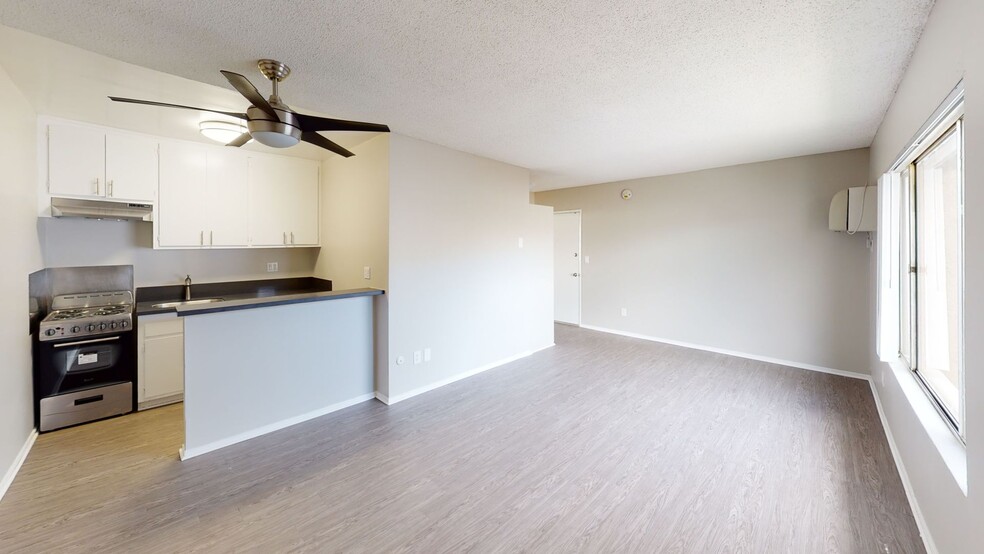 Interior Photo - 6810 Milwood Ave