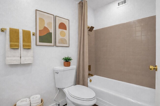 Building Photo - 3655 N 5th Ave