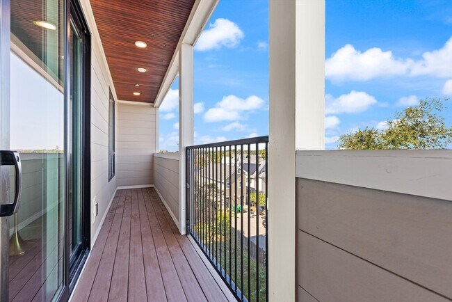 Building Photo - 87 Medford St